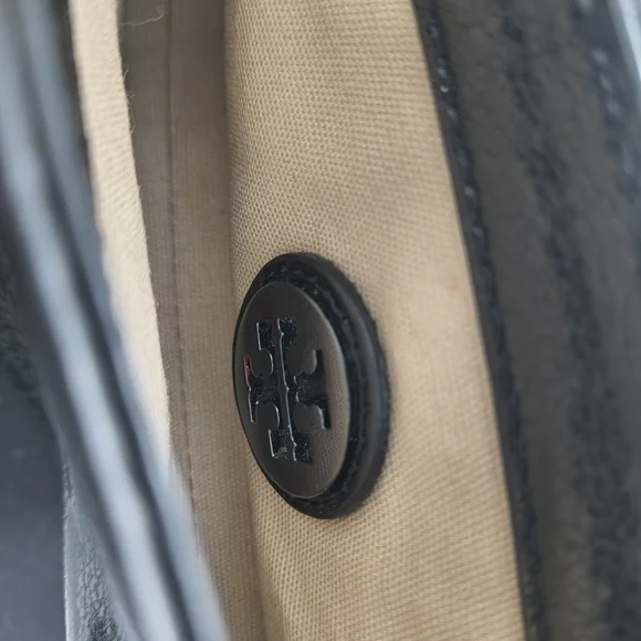 Black Leather Chain Shoulder Bag - Picture 6 of 10